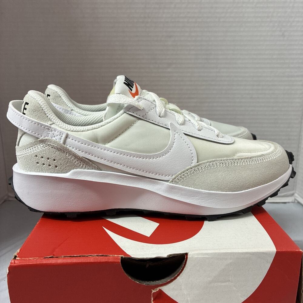 Nike Waffle Debut Women’s Size 6 Athletic White Running Walking Jogging New
